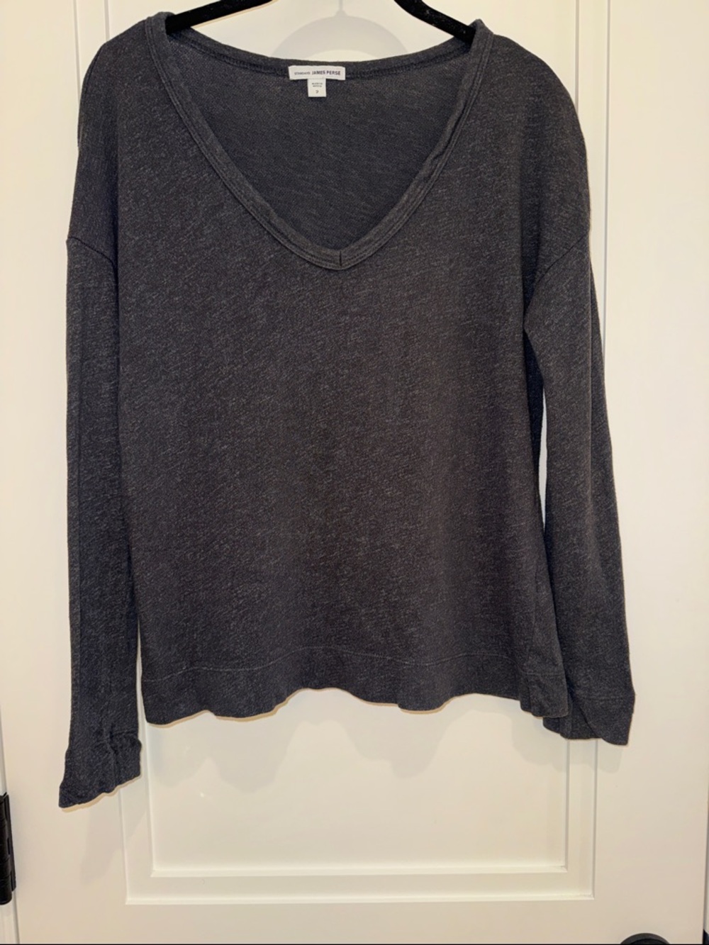 JAMES PERSE! V NECK Long Sleeve Top in CHARCOAL GREY. Size 2 is a MEDIUM.